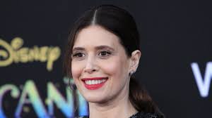 La colombiana Angie Cepeda celebra sus 50 años en la cima de la actuación:  "Mis padres se oponían a esta vocación"