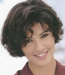 This is a shattered and unstructured short bob haircut for thick wavy hair. Awesome Short Hairstyles For Thick Coarse Hair Fashion Blog Short Wavy Hair Thick Wavy Hair Short Hair Styles Easy