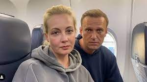 Его доставляют в следственный комитет. Navalnyj Vyletel V Moskvu Chego Mne Boyatsya Ukrainskaya Pravda