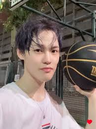 lele ganteng abis dapet piala pulangnya langsung gassss basketan yah 👍🏻🏀  • • • cr kh1000le igs #천러 #CHENLE #NCTCHENLE #辰乐