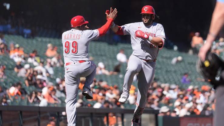 Eugenio Suarez's grand slam highlights 7-run 9th as Reds rally past Giants  10-9 | WDTN.com
