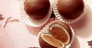Beim überzugsverfahren wird die pralinenfüllung zu kugeln oder quadern geformt und mit schokolade überzogen bzw. Pralinen Selber Machen Rezepte Von Eat Smarter Eat Smarter
