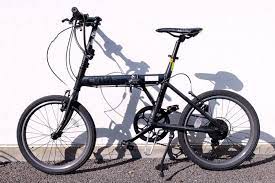 折り畳み自転車でカッコイイ物はないかと探していて 迷いに迷って選んだのがブリジストンの cylva シルヴァ です 予算2万円以内の自転車を探していたのだが cylva シルヴァ は5万円とかなりの予算オーバー だけど コレを選んで本当に良かったと思っています