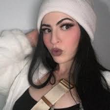 Miriam Sanchez's Instagram, Twitter & Facebook