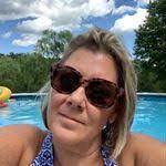 Elaine Petit's Instagram, Twitter & Facebook