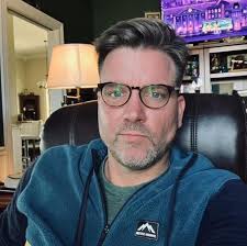 On March 30, two males entered a department store in Gig Harbor and took  several bottles of alcohol. An employee of the business began to take cell  phone video of the suspects