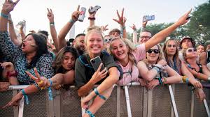 Eendaagse festivals en evenementen „het is voor de branche goed dat er nu duidelijkheid is hierover, hoewel het natuurlijk niet is wat zij hadden gewild, zegt een woordvoerder van fieldlab tegen persbureau anp. Mel6hnt6dizmmm