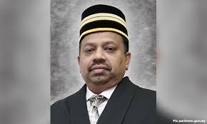 يڠ دڤرتوا ديوان رعيت) ialah pengerusi majlis (speaker) setiap kali persidangan dewan rakyat diadakan di parlimen. Malaysiakini Vigneswaran Dilantik Semula Yang Dipertua Dewan Negara