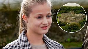 El centro de gales fue el primero que se fundó, en 1962, por el pedagogo alemán kurt hahn, pero hay otras 16 escuelas del uwc (colegios del mundo unidos) repartidas por todo el mundo. La Princesa Leonor Estudiara En Este Colegio Que Cuesta 76 500 Euros