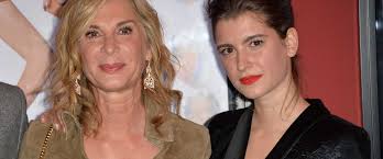 Si michèle laroque peut témoigner aujourd'hui, c'est grâce à son amie, valérie lacaze: Michele Laroque Qui Est Sa Fille Oriane Deschamps Gala