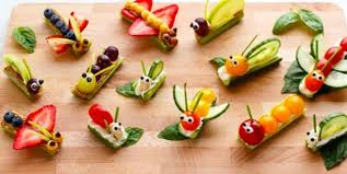 Comment Creer De Mignons Insectes Avec Des Legumes Et Des Fruits Recettes Ma Fourchette Bug Snacks Easy Meals For Kids Healthy Fruits And Vegetables