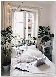 28 Diy Cozy Small Bedroom Decorating Ideas On Budget Cozybedroom Bedroomideas Bedroomdecor All Abou Cozy Small Bedrooms Simple Bedroom Small Bedroom Decor