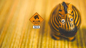 A klubrádió 40 féle interaktív, tematikus magazinműsort kínáló. Muosz Ha A Klubradio Elhallgat Megszunik A Kormanytol Fuggetlen Radios Hirszolgaltatas Media1