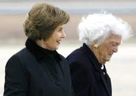 Former First Ladies Barbara Bush And Laura Bush First Lady Barbara Bush American First Ladies