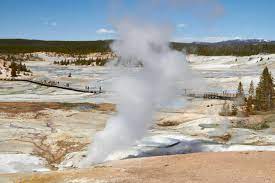 We will explore many of the features you would see if you walked the 2 1/4 miles (3.6 km) of trails. Norris Geysir Becken Wikipedia