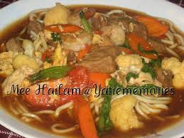 Mee 1 450/500 gram bawang putih 5 ulas bawang merak 1/2 biji cili kisar 2 sudu besar bahan perencah ayam/dagin/sotong/udang fish cake tomato 1/2 biji lobak merak 1/2 biji sawi kobis kobis bunga cili api & cili besar lada hitam 2 sudu besar kicap pekat 2. Resepi Mee Hailam Singapore Resepi Merory Sedap Betul