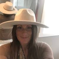 Angela Maiden's Instagram, Twitter & Facebook