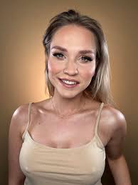 Marcela Hornik Make Up added a...