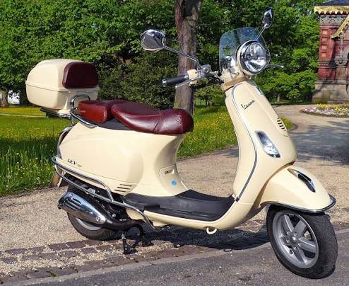 Vespa LX 125 premium scooter