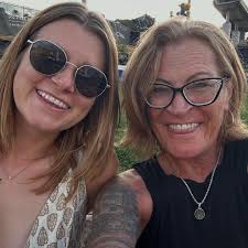 Has anyone experienced side effects from codeine based medicines? I'm  particularly thinking of insomnia and dry, itchy skin. Both are listed as  possible side effects, along with a few dozen other symptoms!