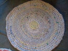 If that's a yes then you should make this awesome rag that uses fabric strips. Make Your Own Soft And Super Absorbent Bath Mat From Old Towels Craft Projects For Every Fan