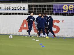 Mesut özil has said his farewells at arsenal, visiting the club's london colney training ground for the final time before he completes a move to fenerbahce. Mesut Ozil Attends Fenerbahce Training Session Anadolu Agency