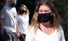 Jun 21, 2021 · grey's anatomy's ellen pompeo has responded to a viewer who criticised season 17, thanking them for the feedback. Ellen Pompeo Wears A T Shirt With A Large Hole In It As She Walks With Friends In La Daily Mail Online