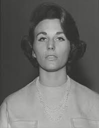 Jean Howarth's Instagram, Twitter & Facebook