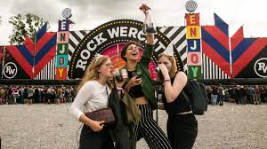 Es spielen livebands und djs unterschiedlicher stilrichtungen auf vier bühnen und es gibt ein buntes. Rock Werchter 100 Nights Of Summer