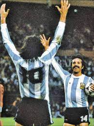 Luque was an integral member of the 1978 team, scoring four goals and forming part of a swashbuckling attack with daniel bertoni and mario kempes. Luque Kempes Estuvo A La Altura De Maradona Y Messi Canal Showsport