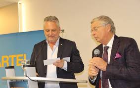 Wolfgang bosbach mit seinen töchtern caroline (l.), natalie und viktoria (r.) bei einem event 2017 in köln. Bosbach Live Beim Cdu Ortsverband Holsterhausen Dorsten Online
