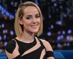 Jana Malone's Instagram, Twitter & Facebook