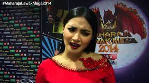 Gelanggang maharaja lawak mega musim 2014 menjanjikan persaingan yang lebih sengit, serta aksi komedi yang lebih hebat, kelakar dan mantap. Maharaja Lawak Mega 2014 Minggu 2 Komen Juri Youtube