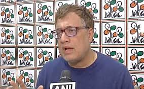 Derek Gora's Instagram, Twitter & Facebook