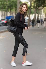 Beyaz Sneaker Kombin Spor Ayakkabi Kombinleri Moda Stilleri Kadin Sokak Modasi Moda