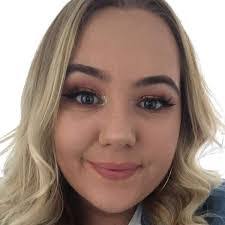 Mia Barlow's Instagram, Twitter & Facebook