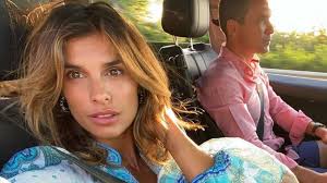 Here's italian model/tv personality/george clooney's former flame, elisabetta canalis, taking her dogs for a walk in west hollywood yesterday. Elisabetta Canalis Brutta Avventura In Vacanza E La Seconda Volta