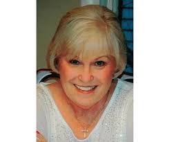 Sandra Lash's Instagram, Twitter & Facebook