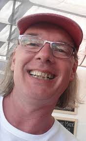 102 'Ik stookte stiekem alcohol in de bajes' Jerry Bélanger over herstel na  verslaving en ervaringsdeskundigheid.