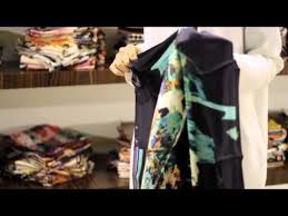 Aker In Esarp Koleksiyonlari Icinde Yer Verdigi Krep Saten Esarplar Hakkinda Detaylari Moda Ve Stil Danismani Busra Erdogan Aker Ka Moda Stilleri Esarp Moda