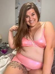 OnlyFans Model in milf - FameRegistry.com