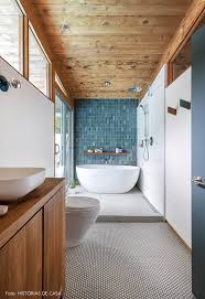 It's too bad i didn't pinterest a few years earlier. Uma Casa Mid Century Na California Capitulo 2 Mid Century Modern Bathroom Modern Bathroom House Bathroom