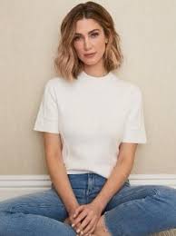 Delta goodrem feeds friendly cockatoo a biscuit on her balcony. A Cuppa With Delta Goodrem In 2021 Short Hair Lengths Mid Length Hair Short Hair Styles