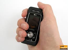 LG M6100: mobil, který si spletete s ...