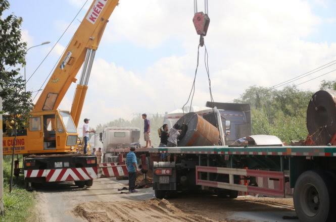Vận chuyển thép cuộn từ Bình Dương đi Đồng Nai: Những lưu ý khi xếp hàng