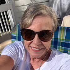 If you liked Good Girl's, give Queenpins a watch!! Netflix USA.