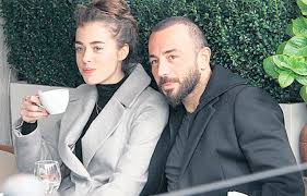Hande soral bensu soral'ın ablası. Bensu Soral A Aileden Izin Cikti