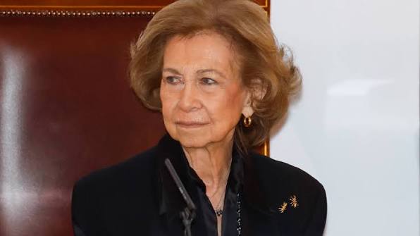 La Reina Sofía regresa y repite luto tras la muerte de su hermano