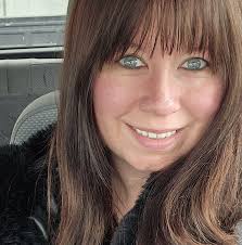 Who is the best hairstylist in Charlotte, MI?