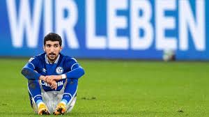 In der nacht nach dem abstieg kam es nach ankunft der mannschaft in gelsenkirchen zu schlimmen szenen an der. Schalke Abstieg Umbruch Diese Spieler Gehen Mit S04 In Die 2 Liga Schalke 04